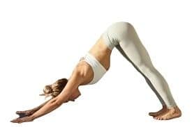 5 ejercicios de yoga para aliviar el dolor de espalda 4 postura del perro boca abajo para estirar la columna vertebral
