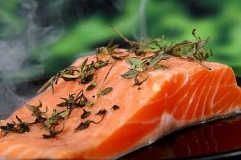 10 Alimentos para Fortalecer tu Sistema Inmunológico y Mantenerte Saludable 8 salmón
